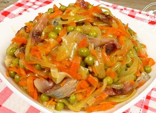 Салат-закуска из моркови с солёными огурцами. Очень вкусно и необычно