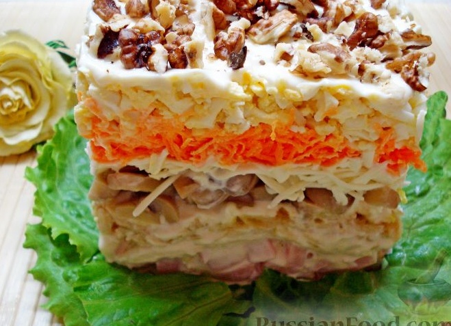 Новогодний стол: слоеный салат с ветчиной - быстро и вкуснее еще не встречала