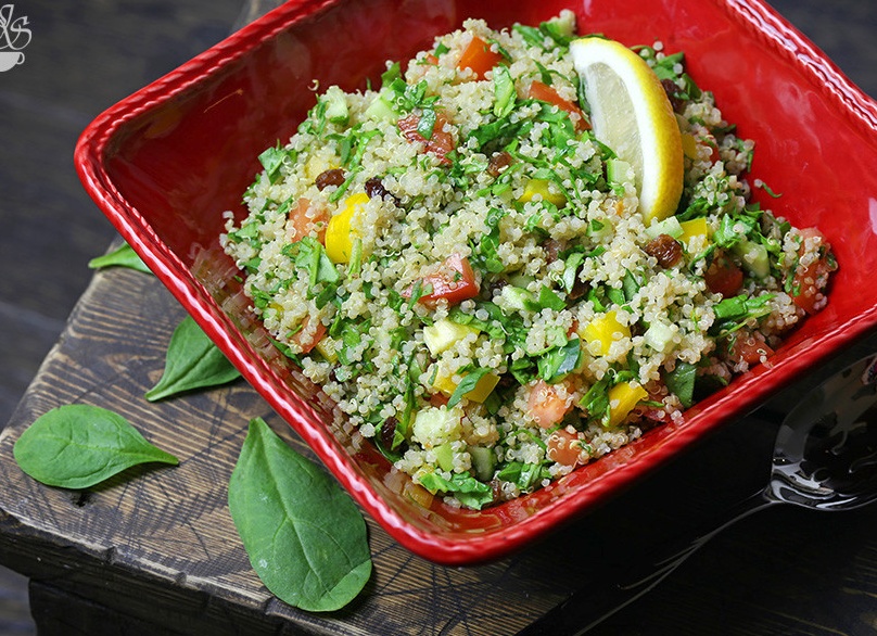 Салат из кускуса со шпинатом и тыквой