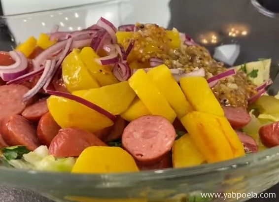 Баварский картофельный салат, в котором нарезка определяет вид и вкус блюда