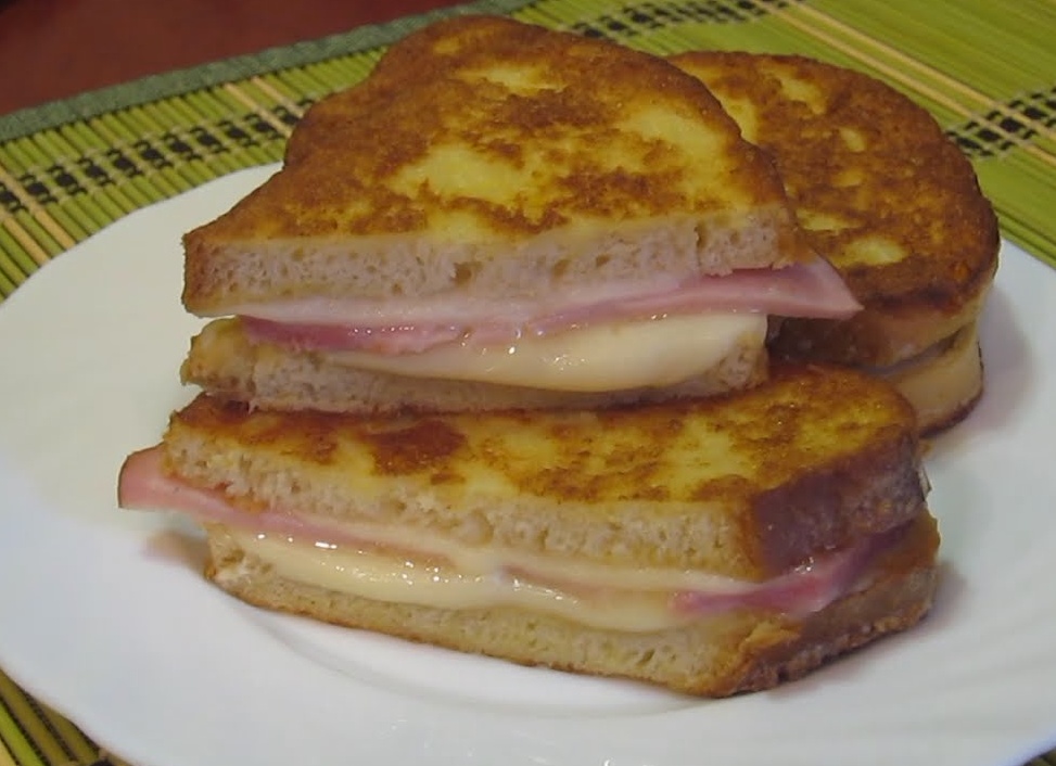 Простой и вкусный рецепт. Горячие бутерброды к вашему утреннему завтраку